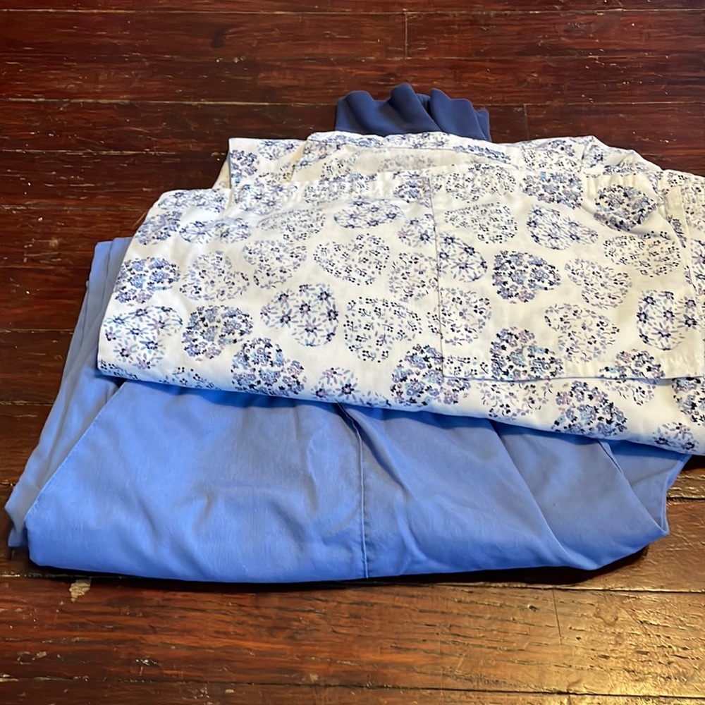 3X scrub jacket and matching scrub pants